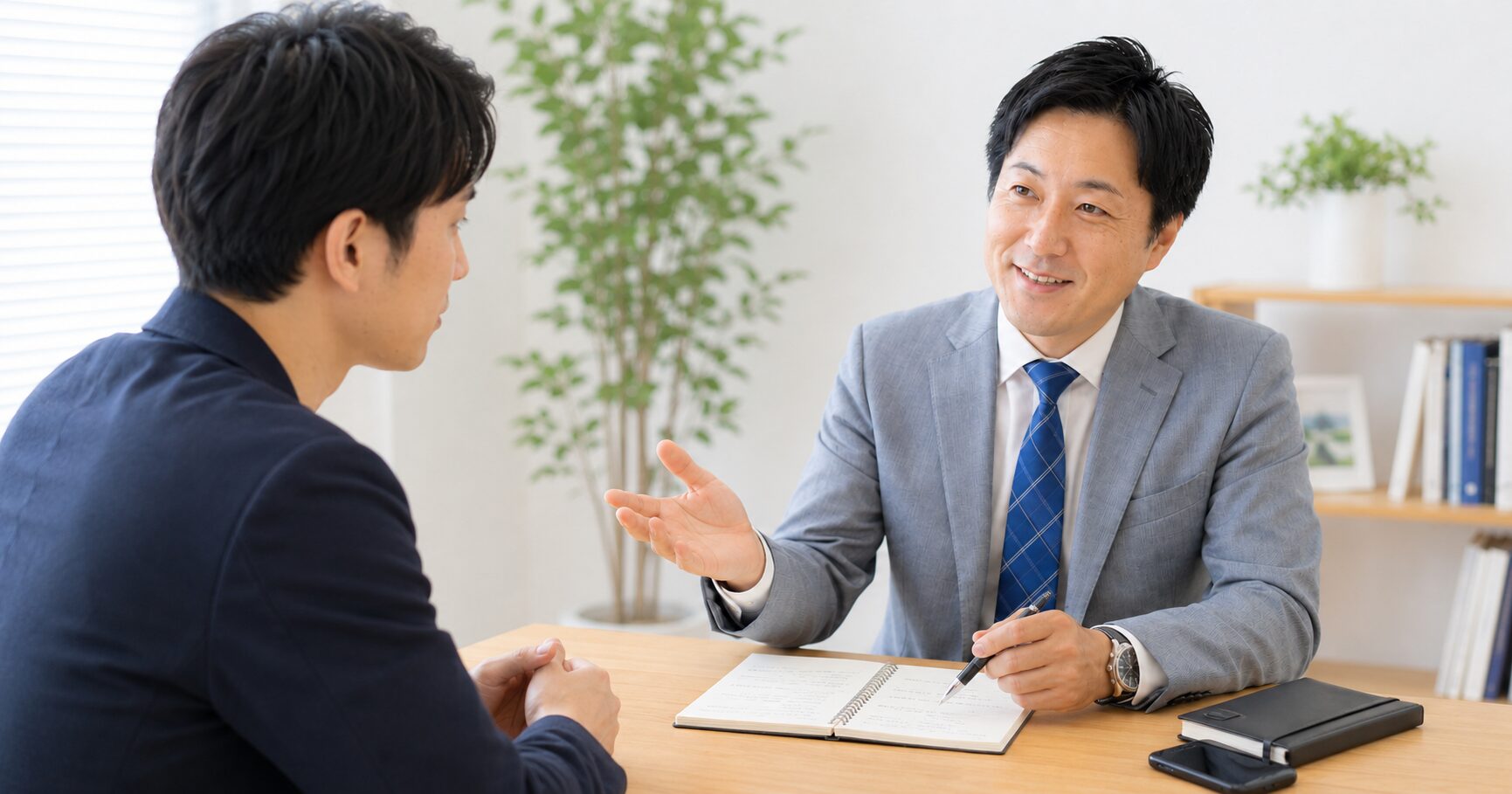 男性会員がハッピーコネクトの男性カウンセラーに相談している様子